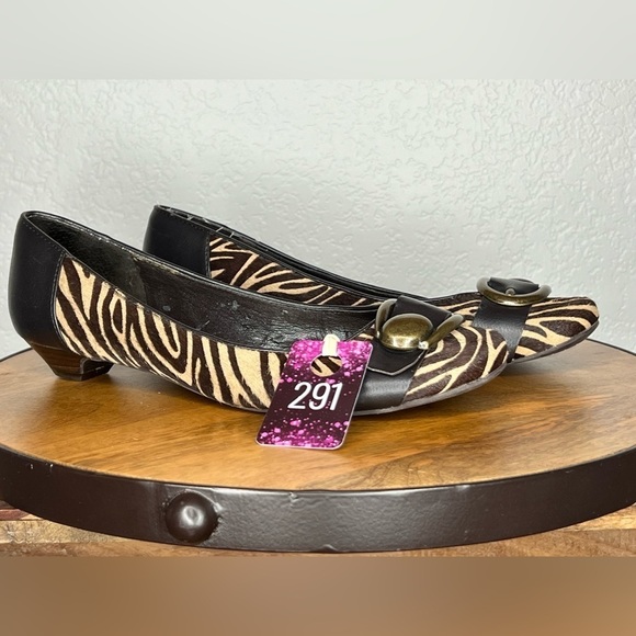 291. Nine West Leopard Print Low Pump Size 7 - Picture 6 of 7
